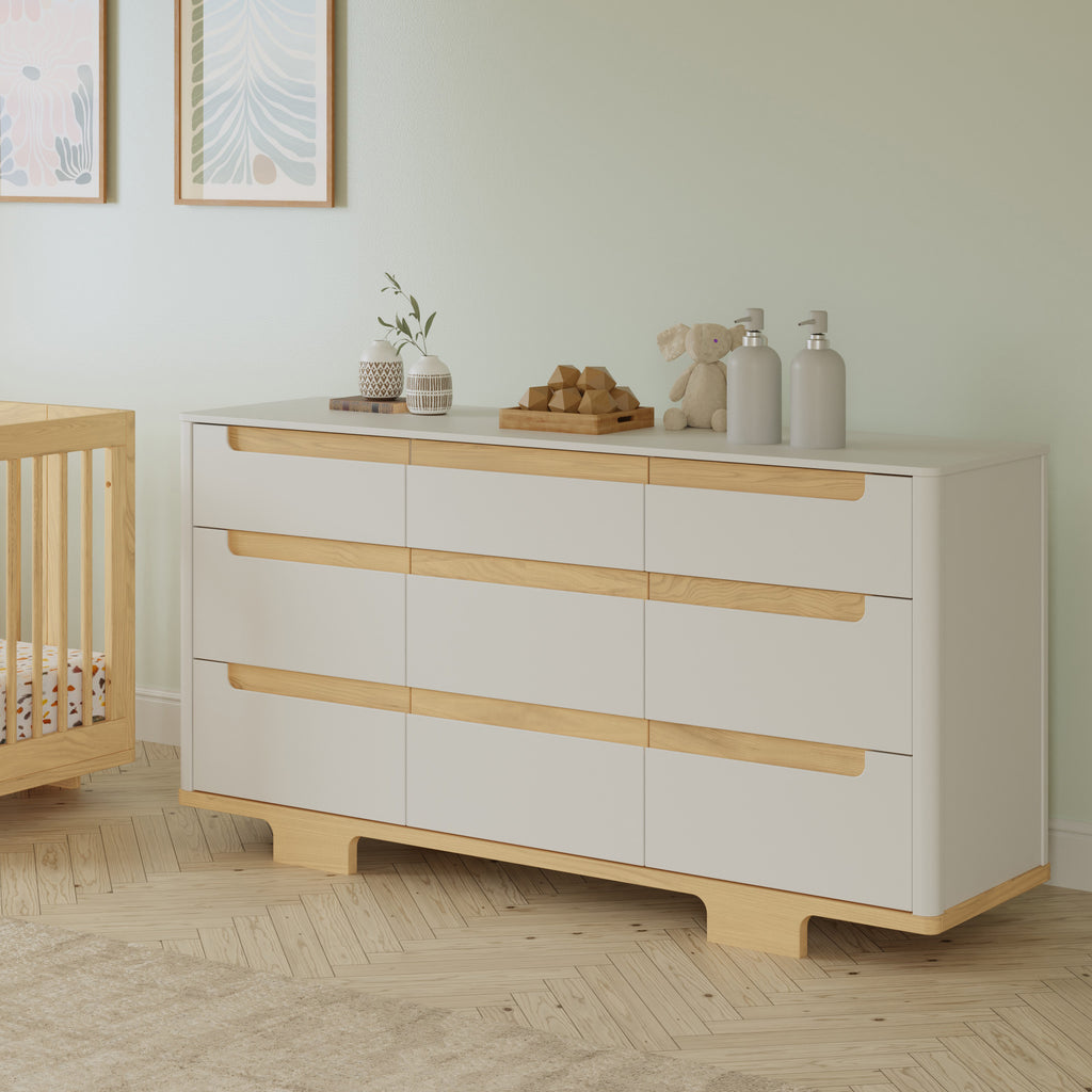 M23428WN,Babyletto,Yuzu 9-Drawer Dresser  Assembled in White/Natural