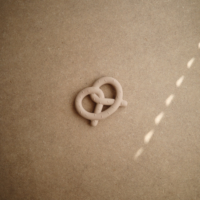 MTT-130, Mushie Pretzel Teether 