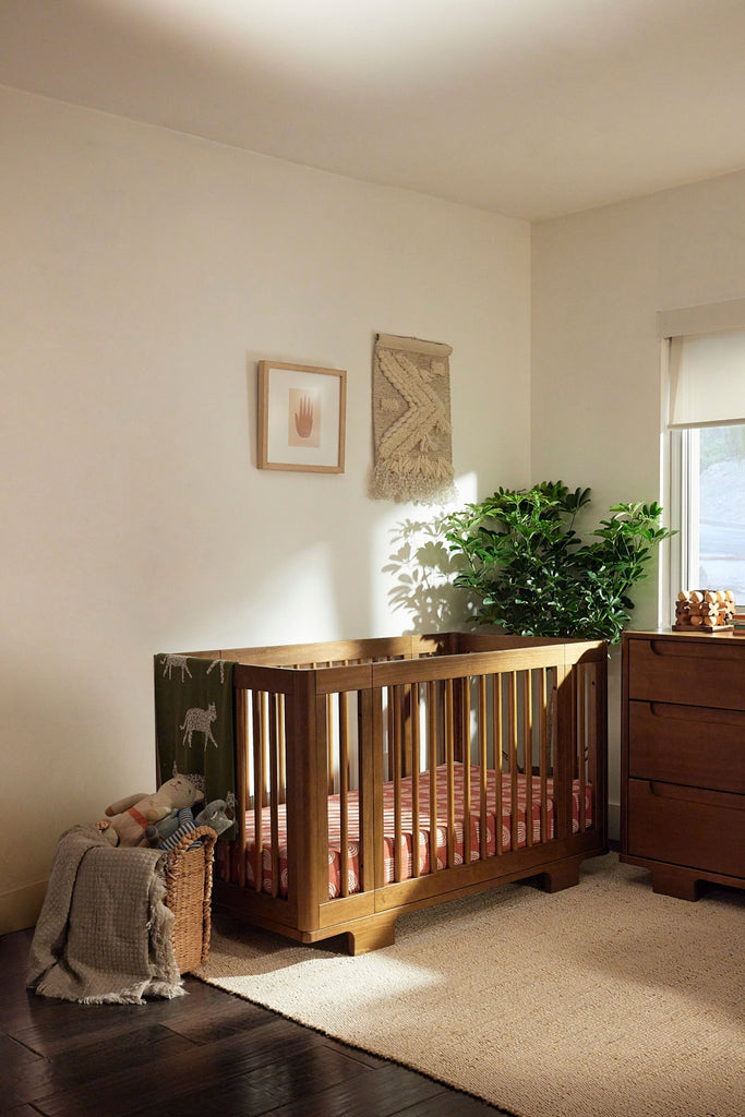 Yuzu Crib in Natural Walnut