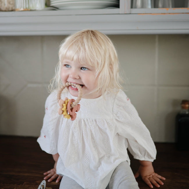 MTR-100, Mushie Teething Ring
